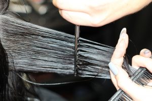 Akcesoria fryzjerskie z Warszawy. Stoliki fryzjerskie – infrazony stojące i wiszące