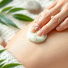 Peeling po wakacjach: kiedy zacząć i jak uniknąć podrażnień podczas regeneracji skóry