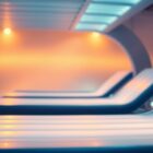 Solarium a przebarwienia: jak promieniowanie UV wzmaga plamy i co z tym zrobić bezpiecznie