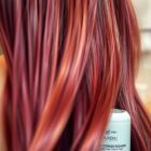 Odżywka bez spłukiwania: kiedy stosować, jak uniknąć błędów i maksymalnie zadbać o włosy