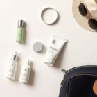 Minimalistyczna rutyna na wakacje: jak wybrać skuteczne kosmetyki i pakować z głową